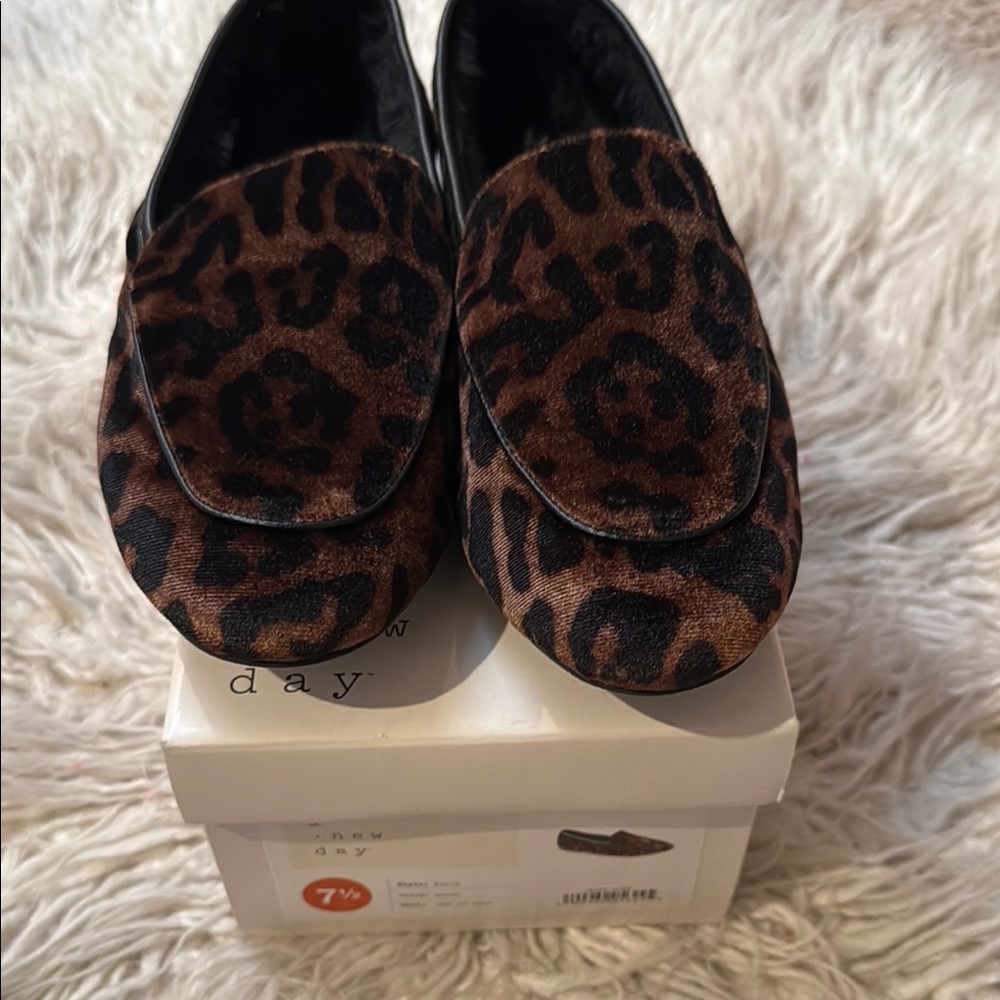 Universal Thread Brown and Black Leopard Print Flats